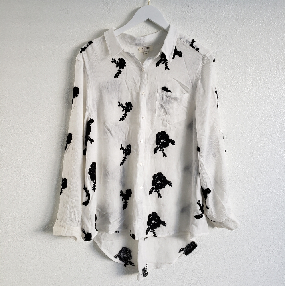 Umgee Button Up Navy Floral Embroidery Size Small - Picture 1 of 4